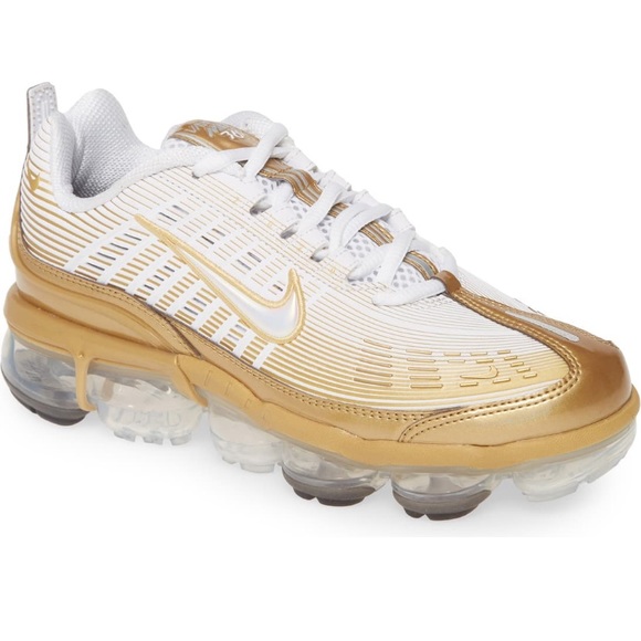 Nike Shoes - NWT Nike Air VaporMax 360